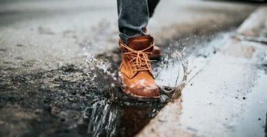 Como secar rápido los zapatos luego de una lluvia